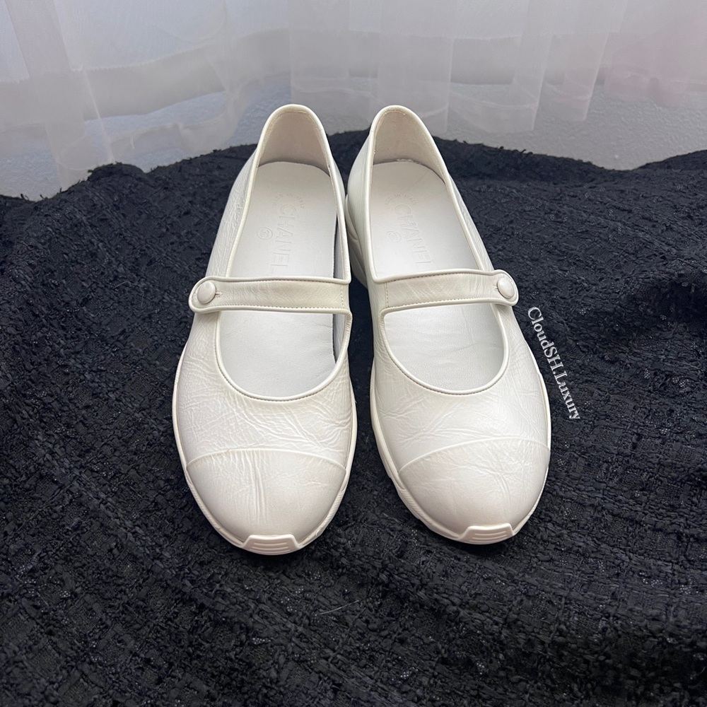 Auth Chanel G34464 White Leather Mary Janes Sneaker Shoes - Size 35.5